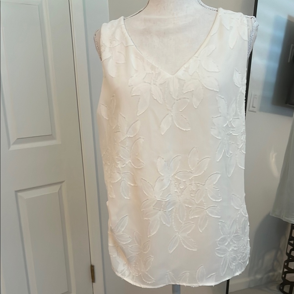 Ann Taylor White Floral Embroidered Sleeveless Top.